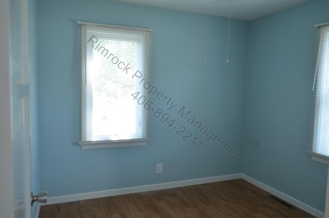 Building Photo - 2 Bedroom House *Section 8 Welcome*