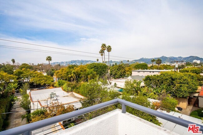 Building Photo - 1131 N Formosa Ave