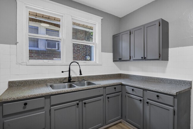 Building Photo - 5721 Floy Ave