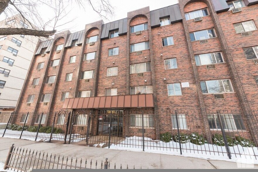 Building Photo - 5820 N Sheridan Rd