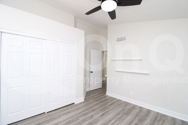 Building Photo - 1210 E Whitefish Bay Ct