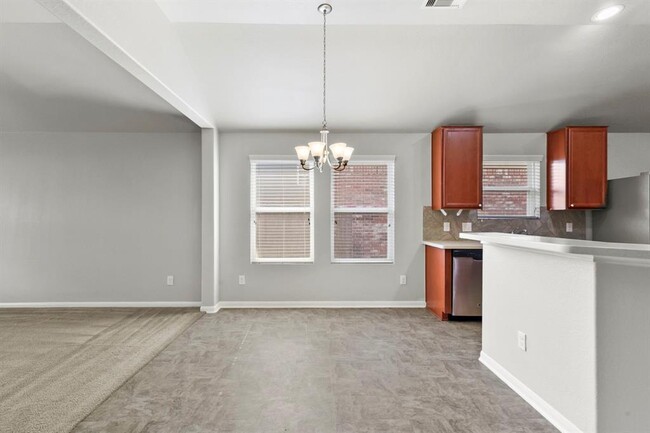 Building Photo - 15603 Walnut Leaf Ln