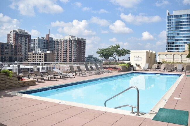 Building Photo - 1400 S Michigan Ave