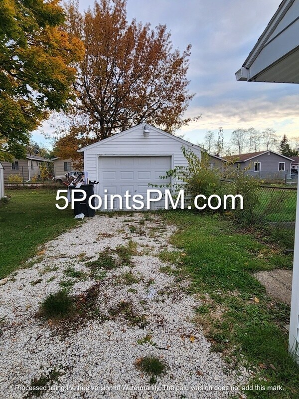 Building Photo - 1032 Andrew St