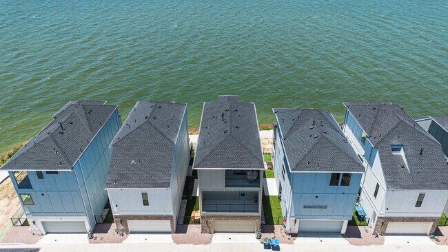 Building Photo - 516 Secretariat Dr