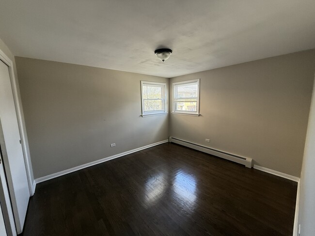 Building Photo - 8529 W Catalpa Ave