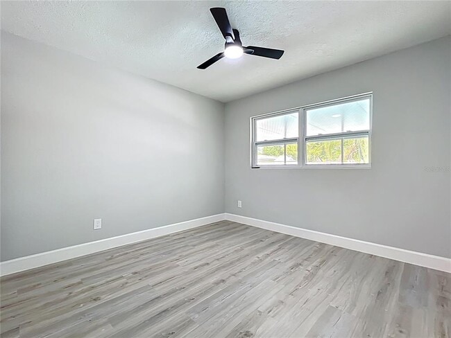 Building Photo - 8676 Hillside Dr