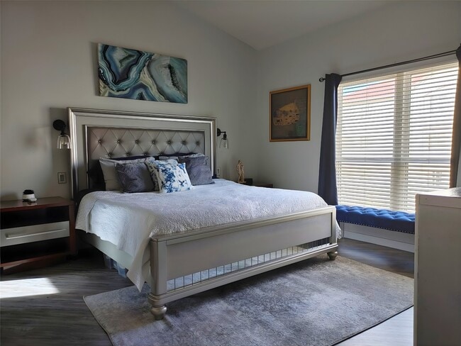 Building Photo - 913 Saulnier St