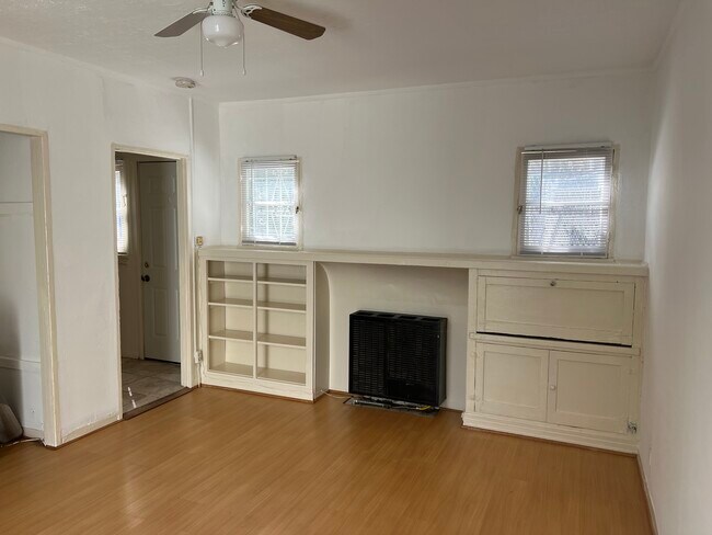 Building Photo - 819 N Alta Vista Blvd