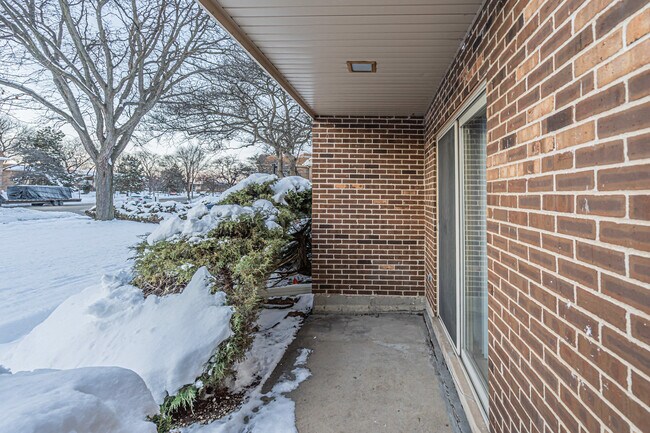 Building Photo - 2407 North Kennicott Drive