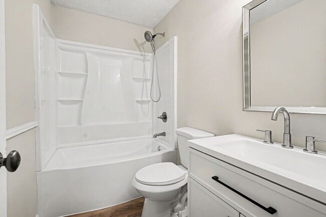 Building Photo - 2BR/1BA Duplex Conveniently Located Off Pleasant Hill & Cruse Rd!