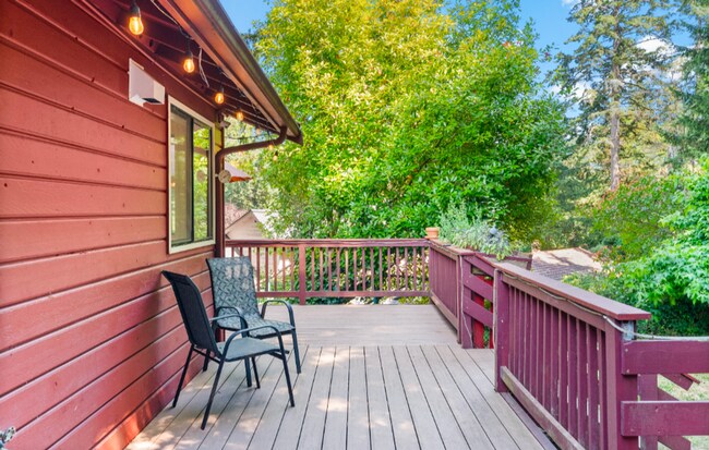 Building Photo - Tracyton Stunner! Available Now! 1/3 Acre FULLY Fenced.