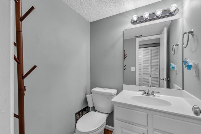 Building Photo - 7731 Falcon Rest Cir