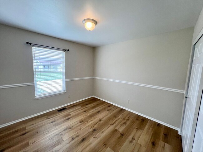 Building Photo - 3 Bedroom 2 Bath Home In the Francis Howel...