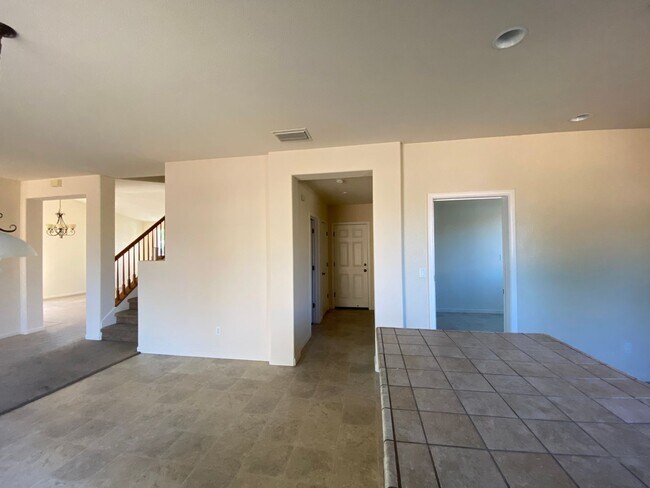 Building Photo - Lincoln 4 bedroom on quiet court.