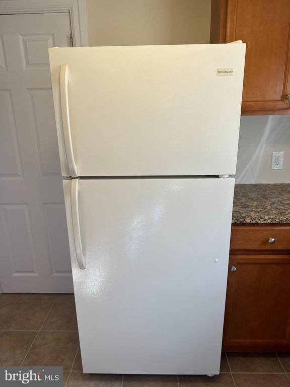 Building Photo - 371 Easton Rd