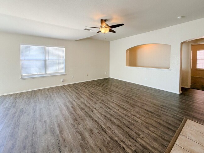 Building Photo - Charming 3-Bedroom, 2-Bath in Grand Prairie!