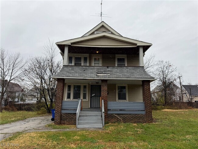 Primary Photo - 11205 Notre Dame Ave