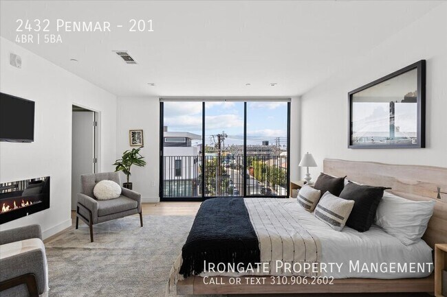 Building Photo - 2432 Penmar-201