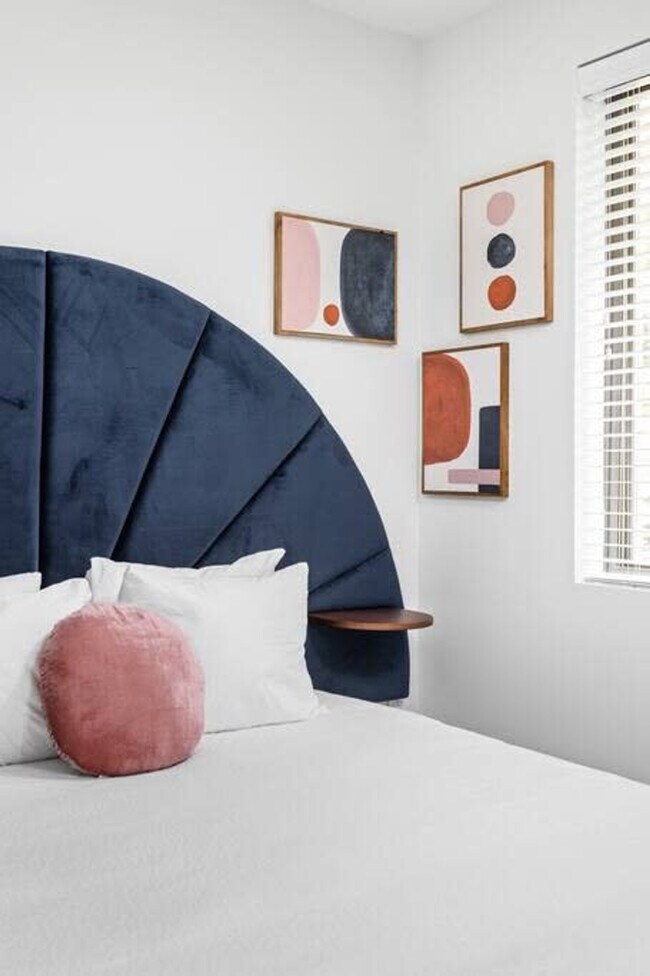 Building Photo - 5858 N College Ave