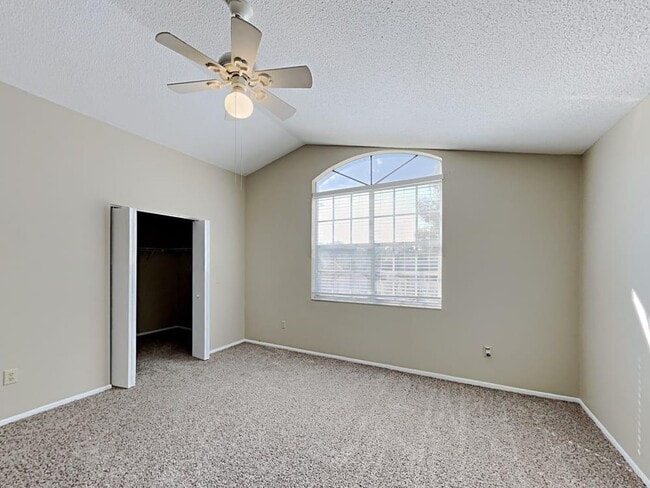 Building Photo - 12814 Longcrest Dr