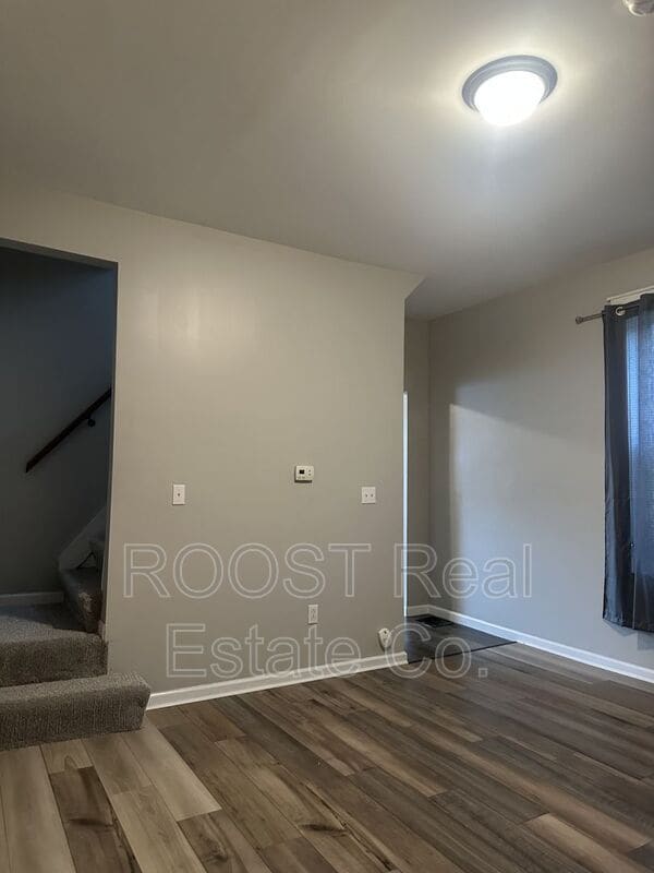 Building Photo - 480-482 E. Markison Avenue