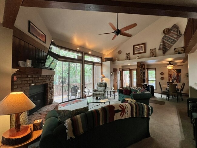 Building Photo - 2702 Juniper Cir