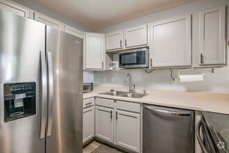 Building Photo - Villas at Kenolio Furnished Two Bedroom Tw...