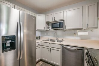 Building Photo - Villas at Kenolio Furnished Two Bedroom Tw...