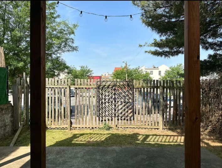 Building Photo - 805 Scott St