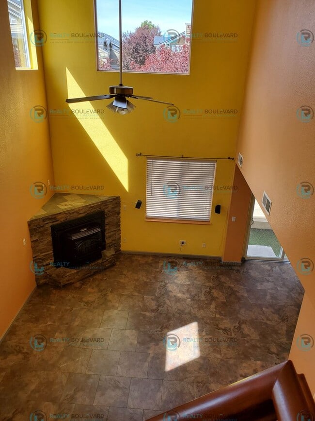 Building Photo - Move In Special: $1000.00 Off Move In! 4 B...