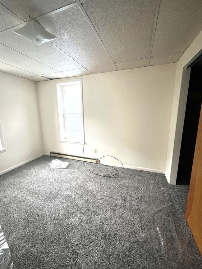 Building Photo - Updated 1 Bed / 1 Bath Second-Floor Apartm...