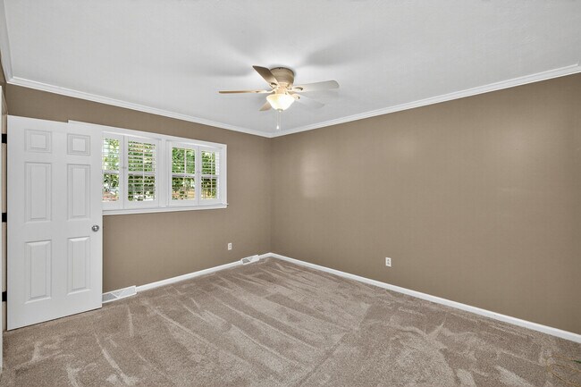 Building Photo - 433 Potomac Dr