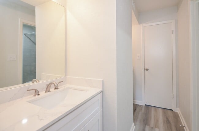 Building Photo - 8101 Amelia Rd