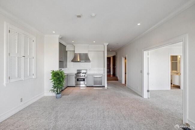 Building Photo - 2336 Broadway