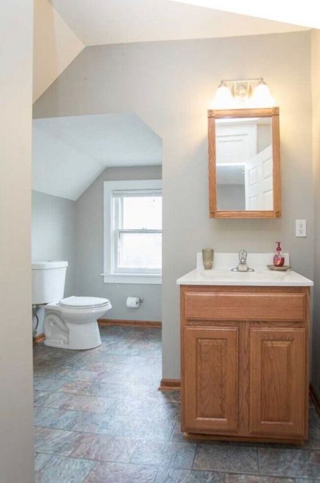 Building Photo - 3x2 corner lot w/ fenced backyard