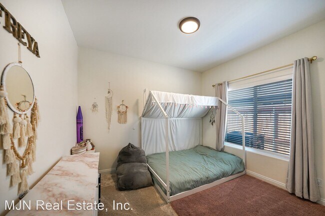Building Photo - 4 br, 2 bath House - 914 Passion Place