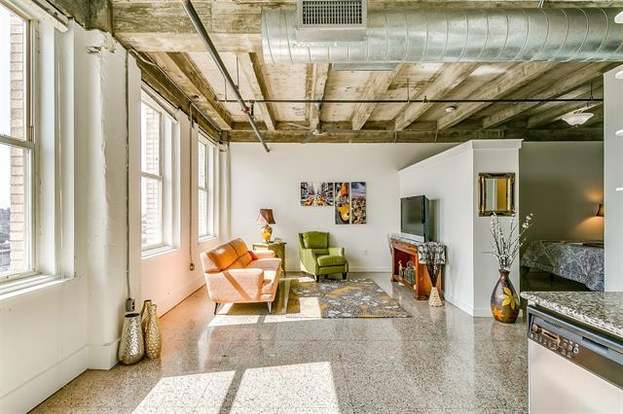 Building Photo - 221 W Lancaster-11071