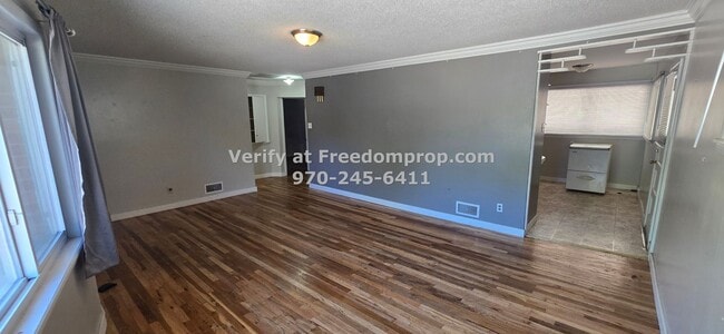 Building Photo - Near CMU 3 Bedroom 1.5 Bath House