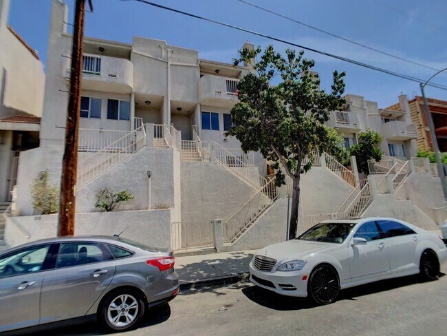 Building Photo - A Beautiful updated trilevel townhome in W Figueroa is now available for rent.