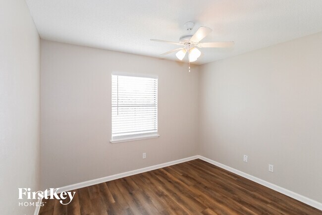 Building Photo - 1300 Royal Oak Dr
