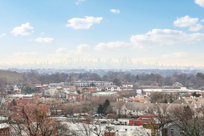 Building Photo - 5 Roosevelt Pl