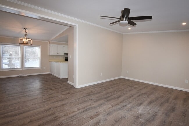 Building Photo - 6 Canterbury Ln