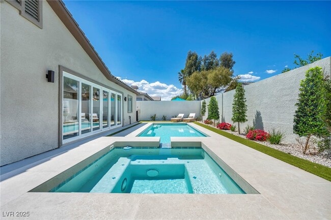 Building Photo - 10528 Garden Light Dr