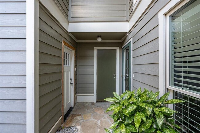 Building Photo - 5004 Meadow Ln