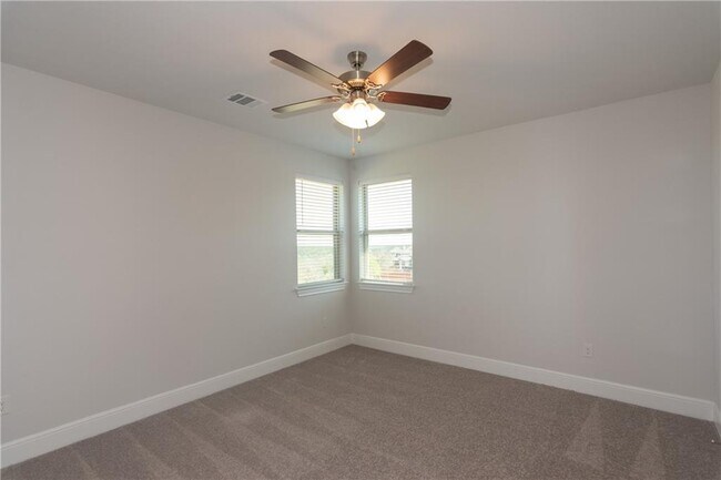 Building Photo - 3300 Scenic Valley Dr