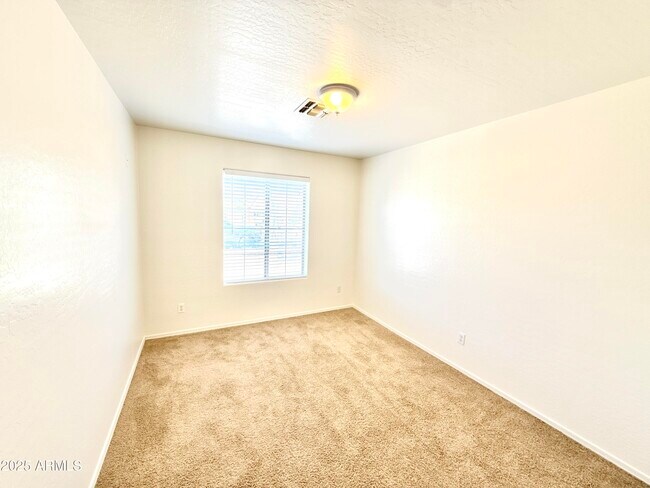 Building Photo - 13271 W Desert Rock Dr