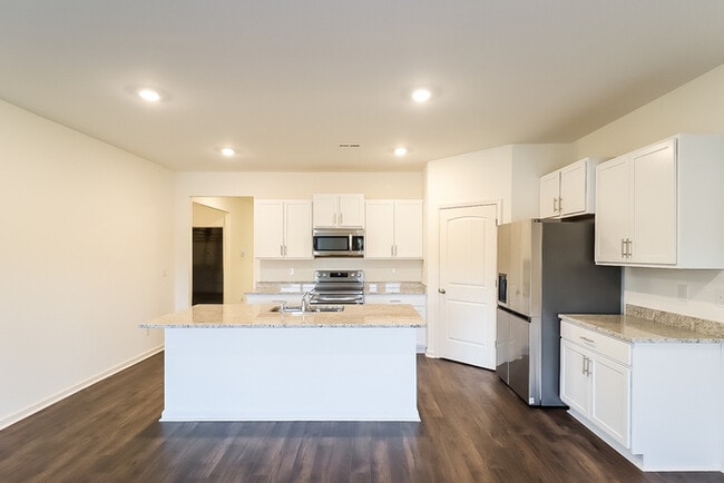 Building Photo - 5599 Timber Leaf Lp