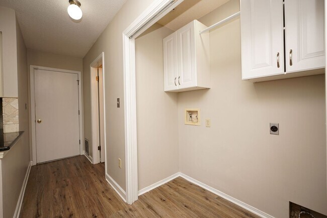 Building Photo - Great Fort Walton Beach Location