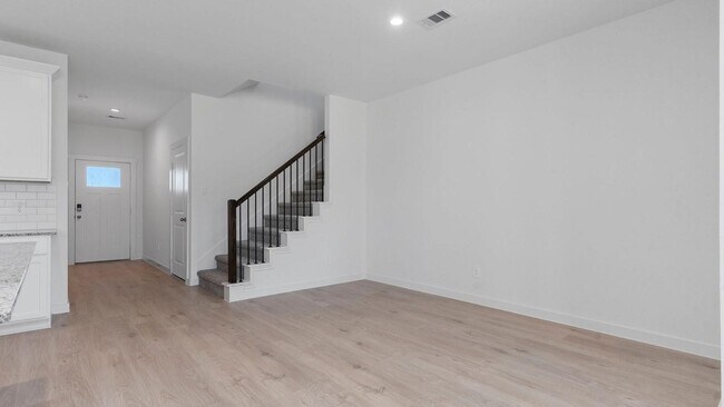 Building Photo - 5030 Balcolm Dr